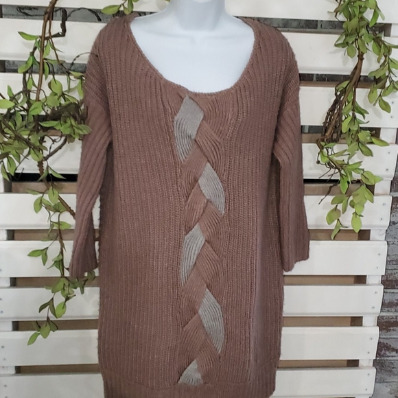 DARRIA sweater.   #2616 - Picture 1 of 8